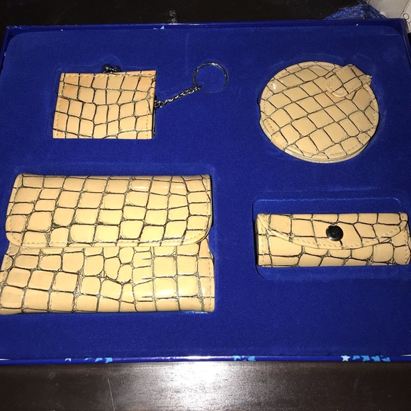 New set of trifold wallet, lipstick case & more - Picture 1 of 8